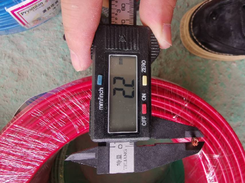 4mm; 2,穿线管为20的穿线管,品牌:霍尼韦尔; 1,强电线:品牌:普睿司曼